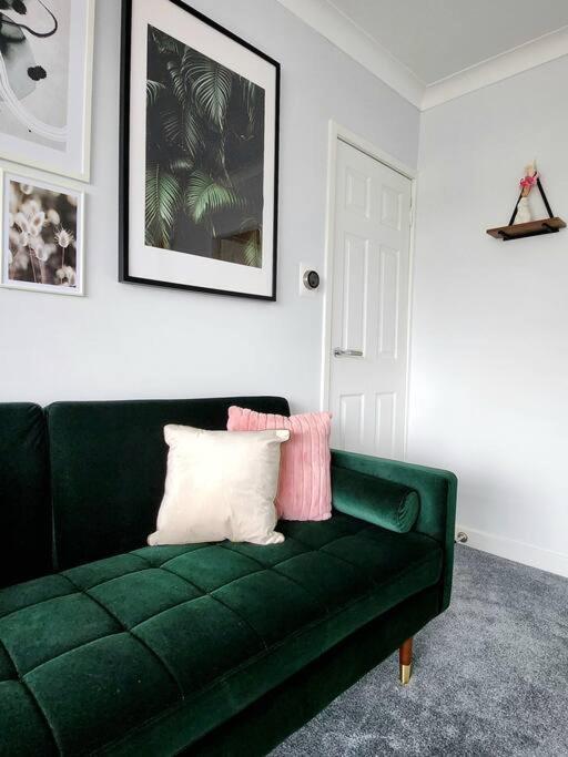 Quirky, Family Home In Glasgow Cardonald Exterior photo