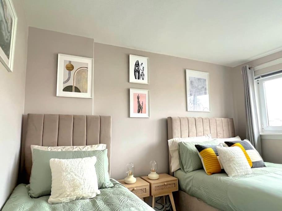 Quirky, Family Home In Glasgow Cardonald Exterior photo