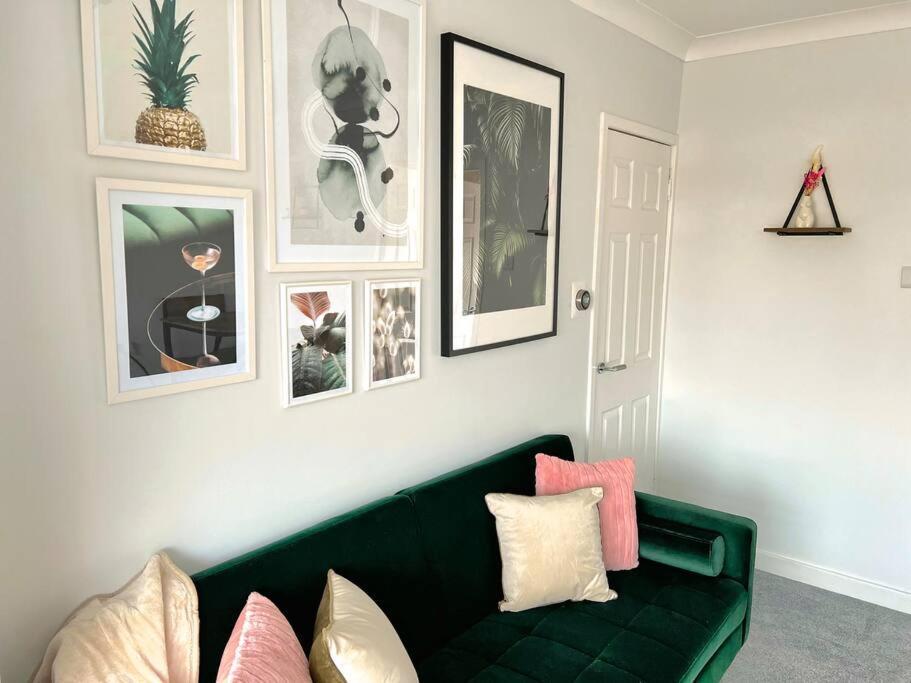 Quirky, Family Home In Glasgow Cardonald Exterior photo